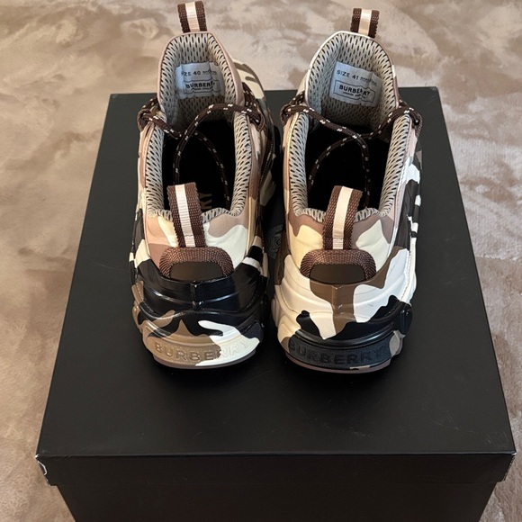 Burberry Sneakers - Picture 6 of 7